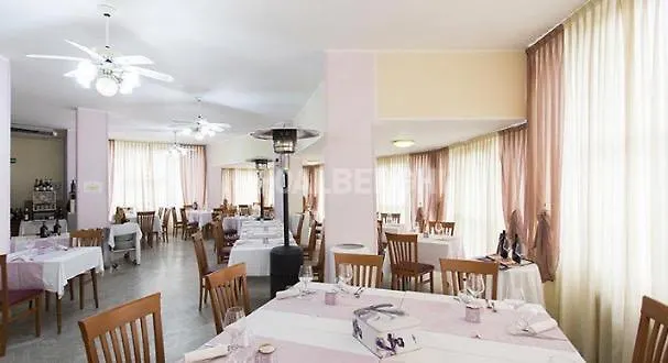 Hotel Arianna Pinarella 2*,