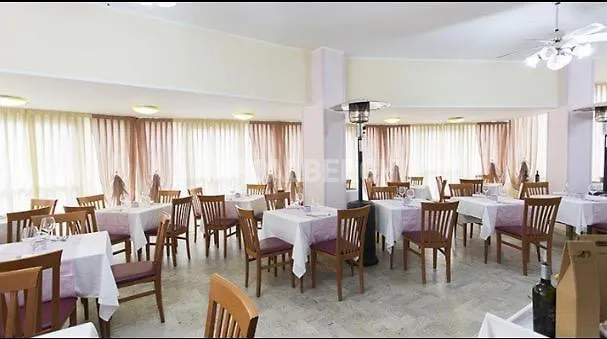 **  Hotel Arianna Pinarella Italy